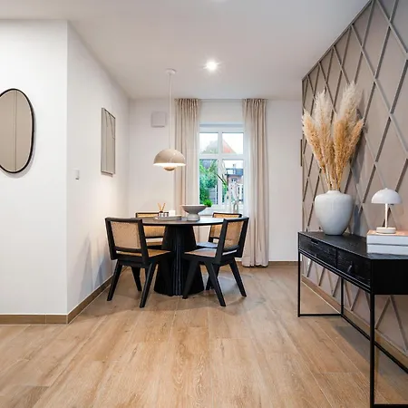 Holiday home Hafenkiste 2, Neu In Zentraler Lage Mit Garten, 2 Baeder
