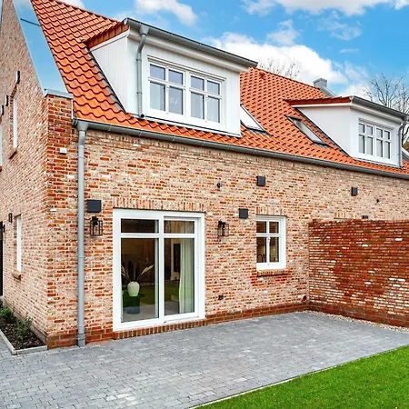 Ferienhaus Hafenkiste 2, Neu In Zentraler Lage Mit Garten, 2 Bäder Greetsiel