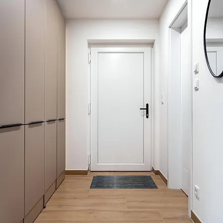 Ferienhaus Hafenkiste 2, Neu In Zentraler Lage Mit Garten, 2 Bäder Greetsiel